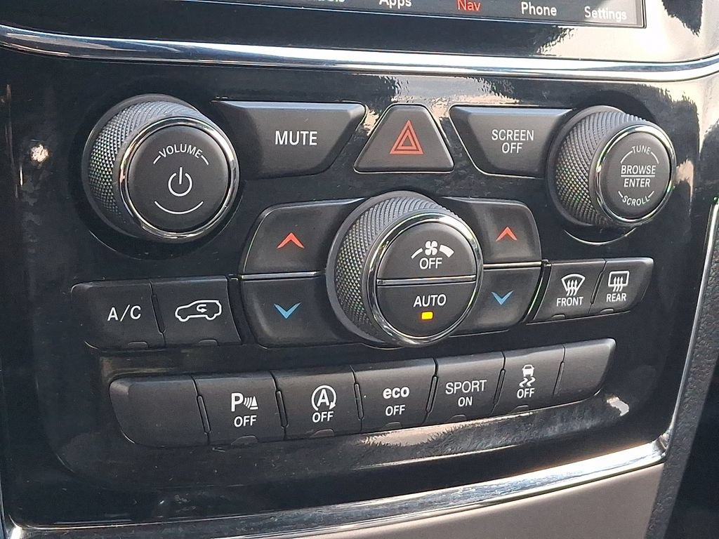 Used 2020 Jeep Grand Cherokee Limited w/ Premium Lighting Group AWD/4WD image 16