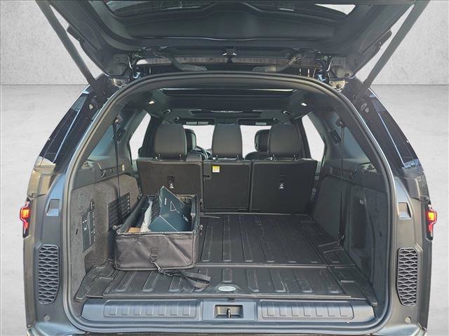 New 2026 Land Rover Discovery Limited Edition AWD/4WD image 13