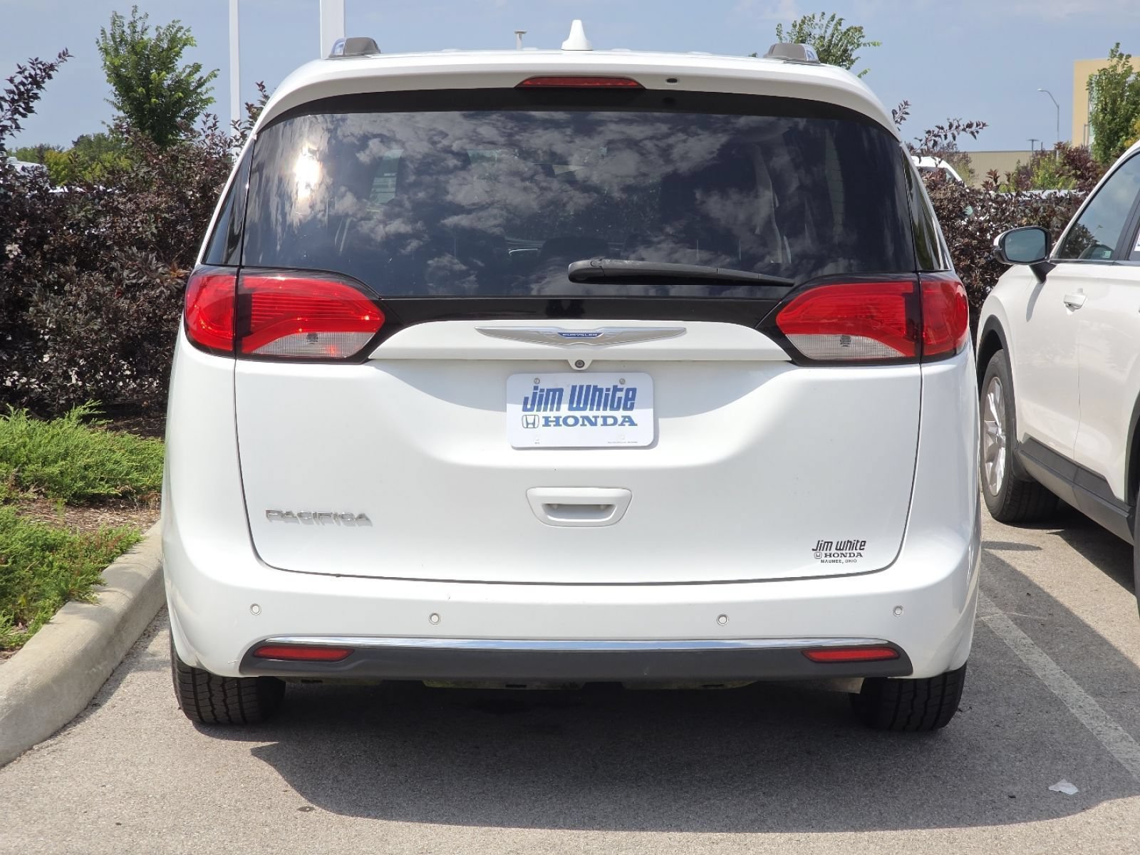 Used 2018 Chrysler Pacifica Touring-L FWD image 5