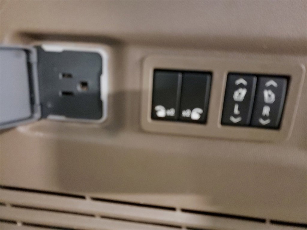 Used 2024 GMC Yukon XL Denali image 23