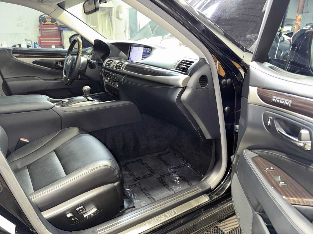 Used 2014 Lexus LS 460 w/ Comfort Package RWD image 26