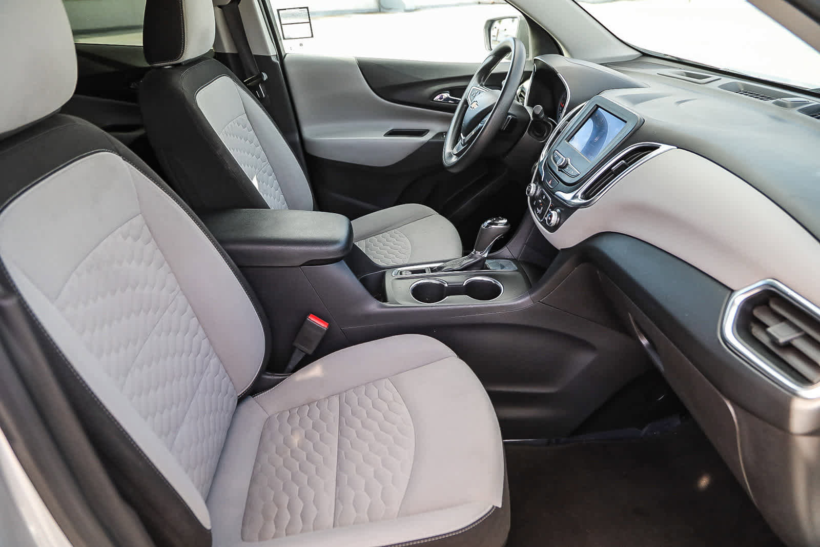 Used 2021 Chevrolet Equinox LS image 16