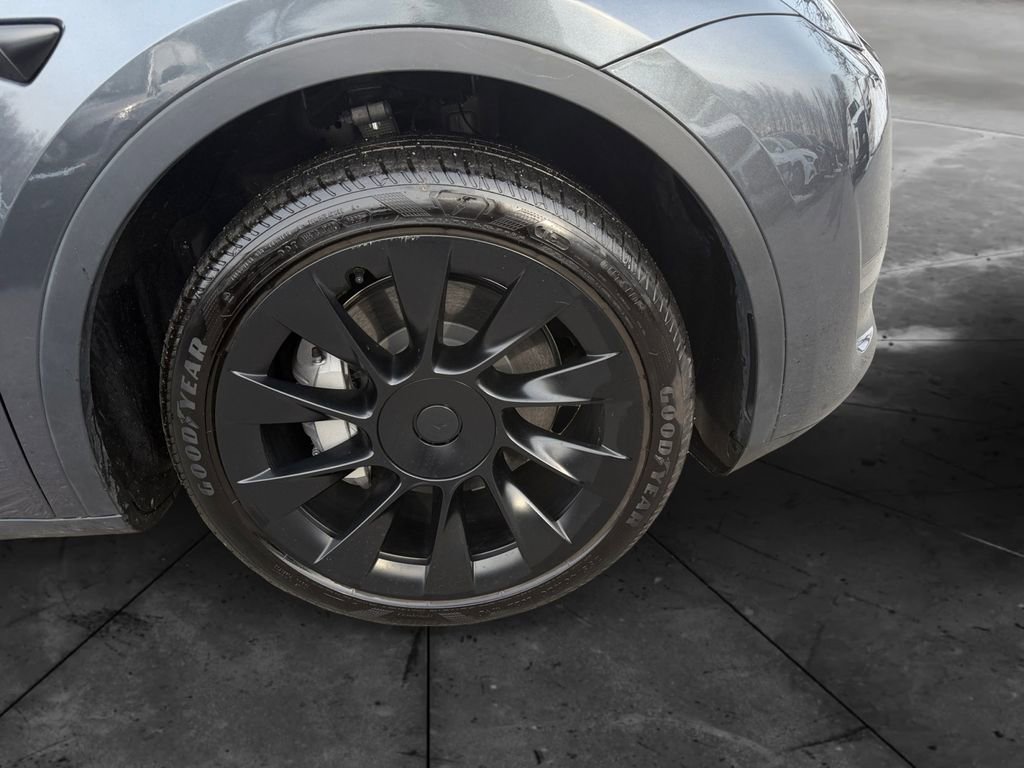 Used 2023 Tesla Model Y Long Range image 28