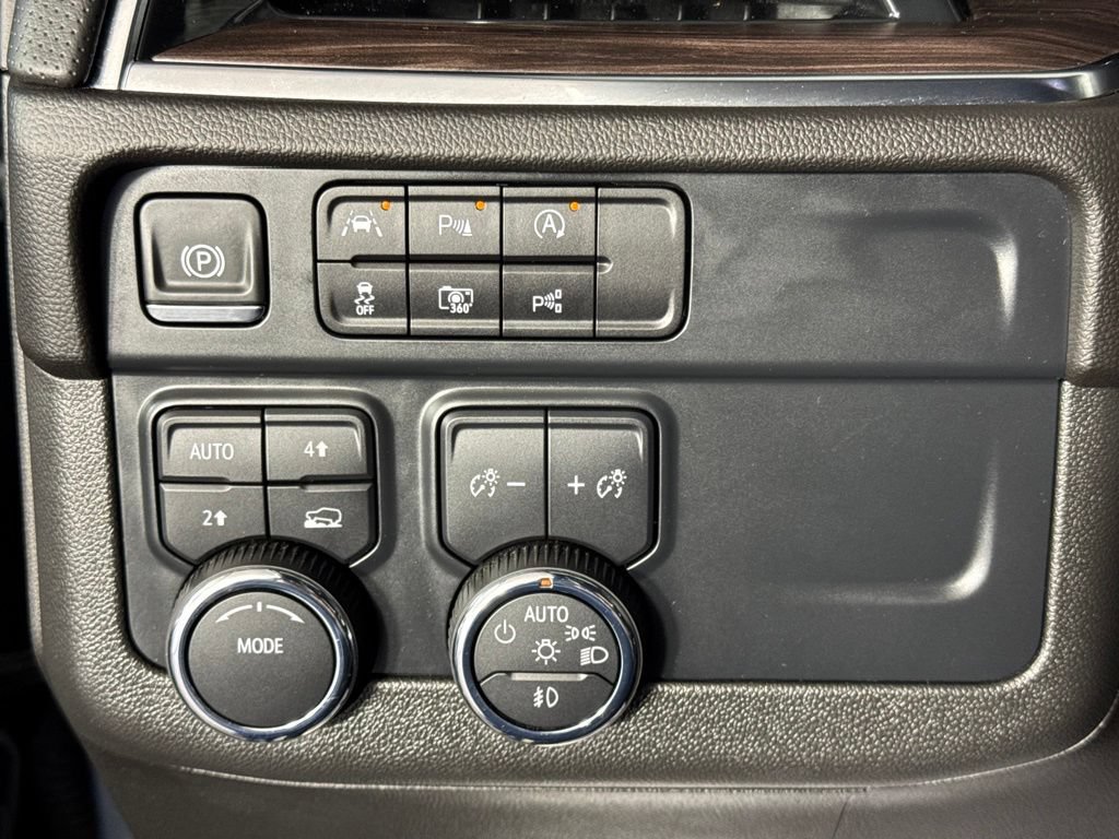 Certified 2025 Chevrolet Suburban Premier AWD/4WD image 16