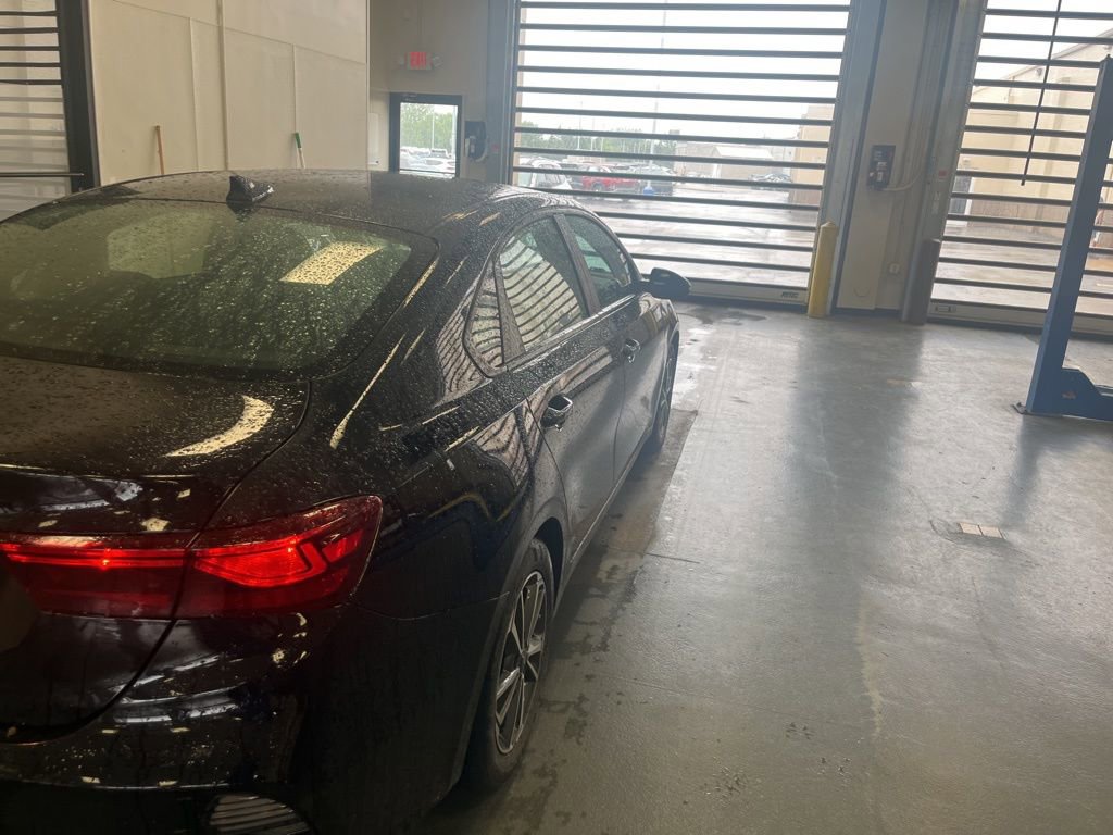 Used 2023 Kia Forte LXS w/ LXS Technology Package FWD image 7