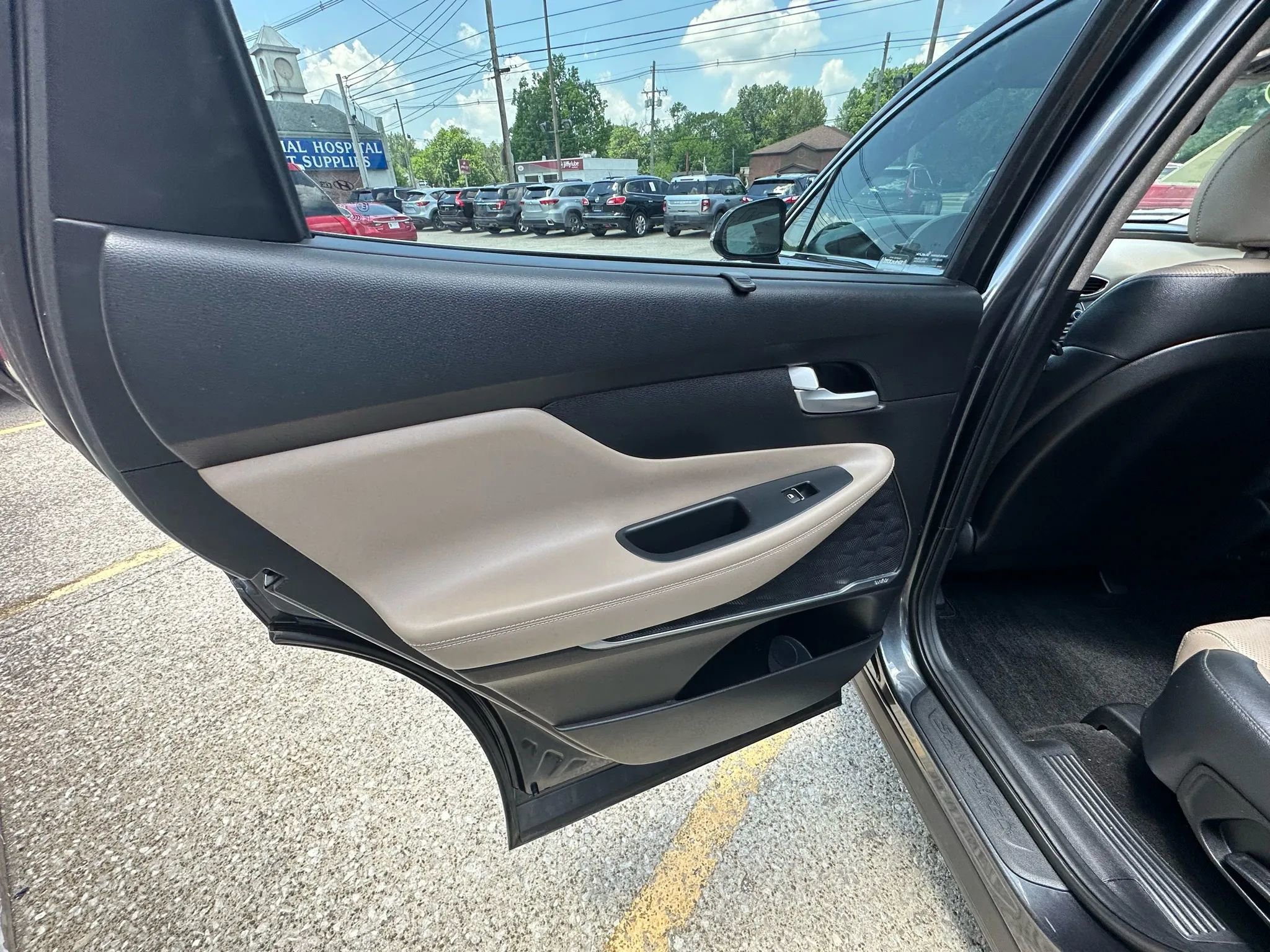 Used 2020 Hyundai Santa Fe SEL w/ Convenience + Premium Package image 23