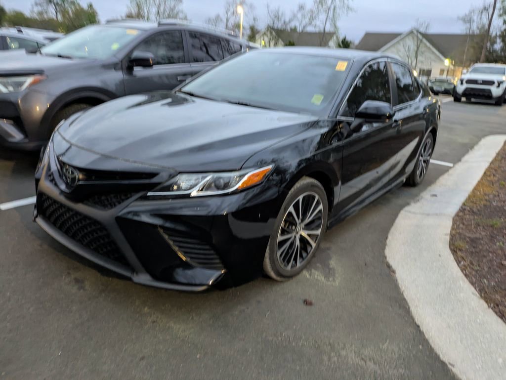 Certified 2020 Toyota Camry SE image 4