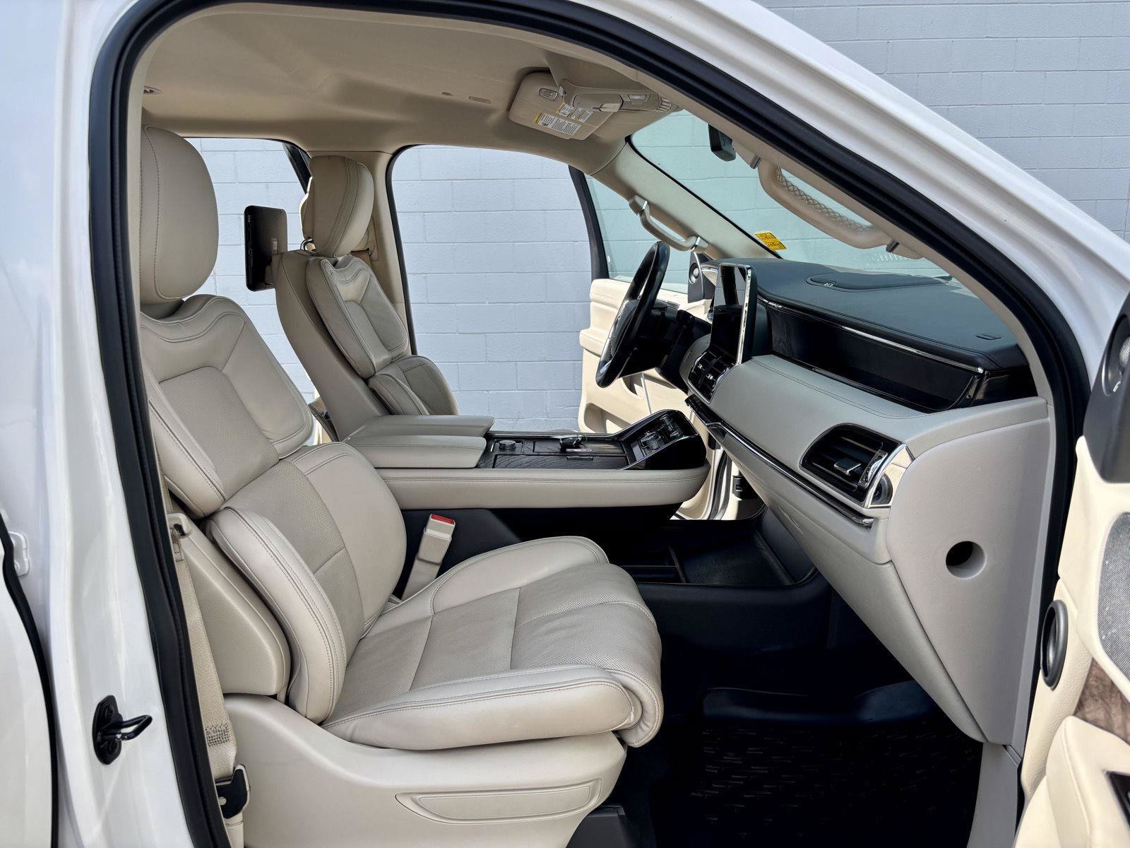 Used 2018 Lincoln Navigator Select AWD/4WD image 7