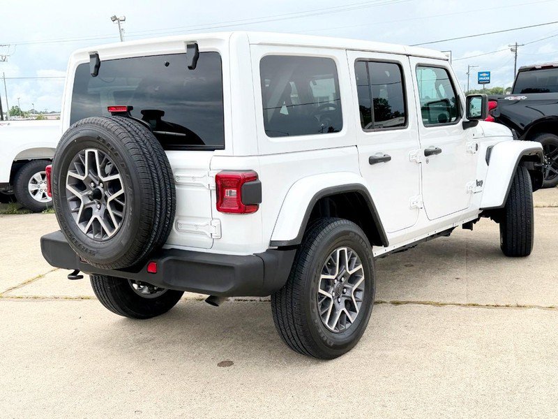 Used 2025 Jeep Wrangler Unlimited Sahara AWD/4WD image 4