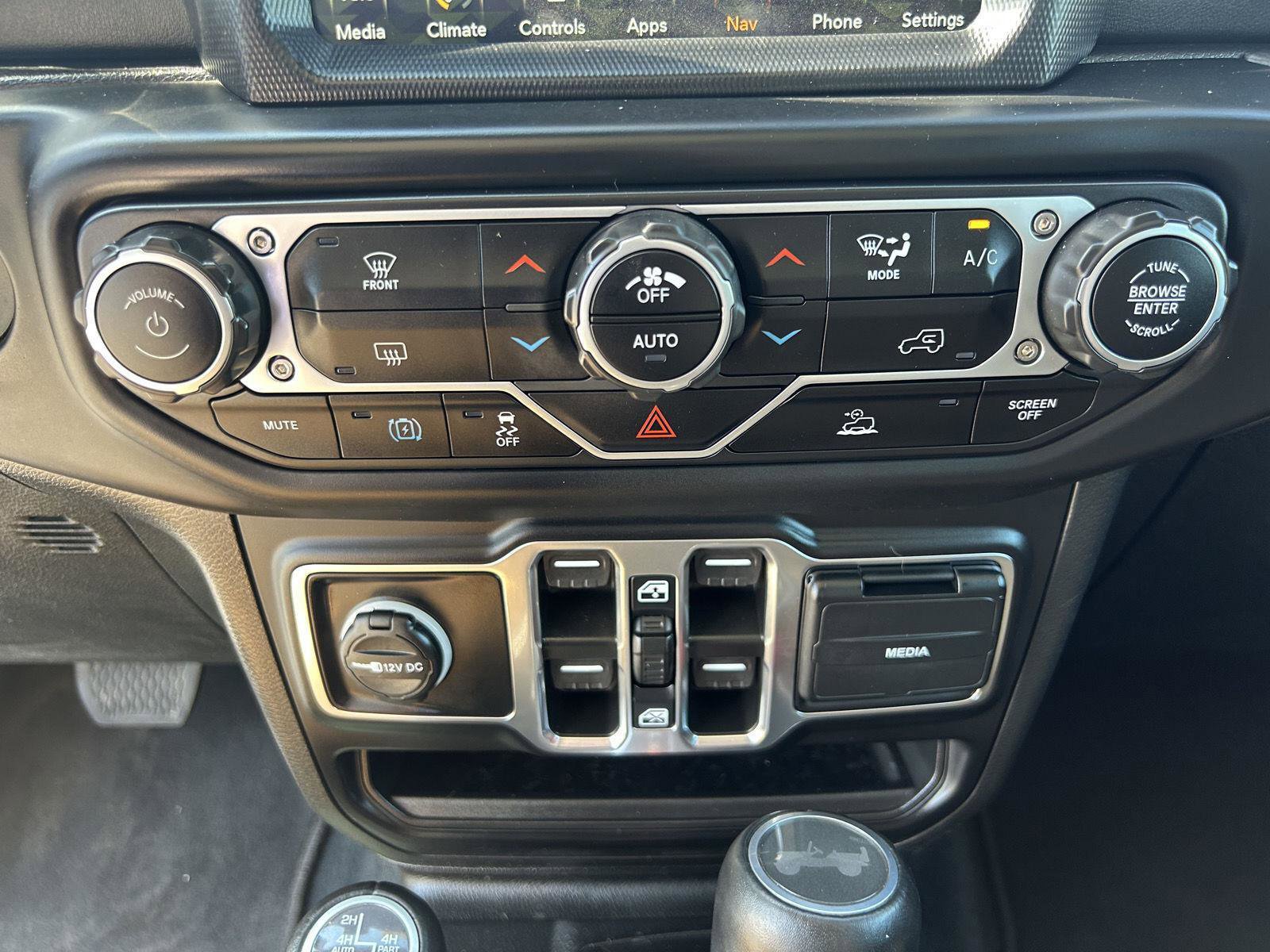 Used 2023 Jeep Wrangler Sahara image 18