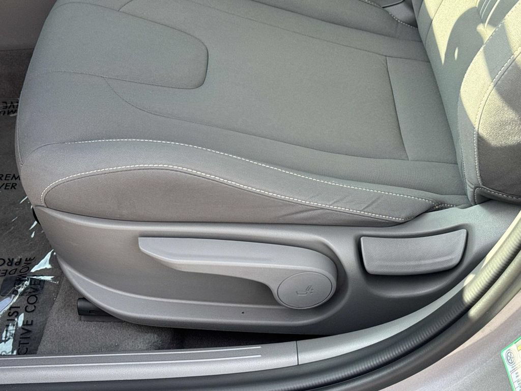 Used 2024 Hyundai Elantra SEL w/ Convenience Package FWD image 18
