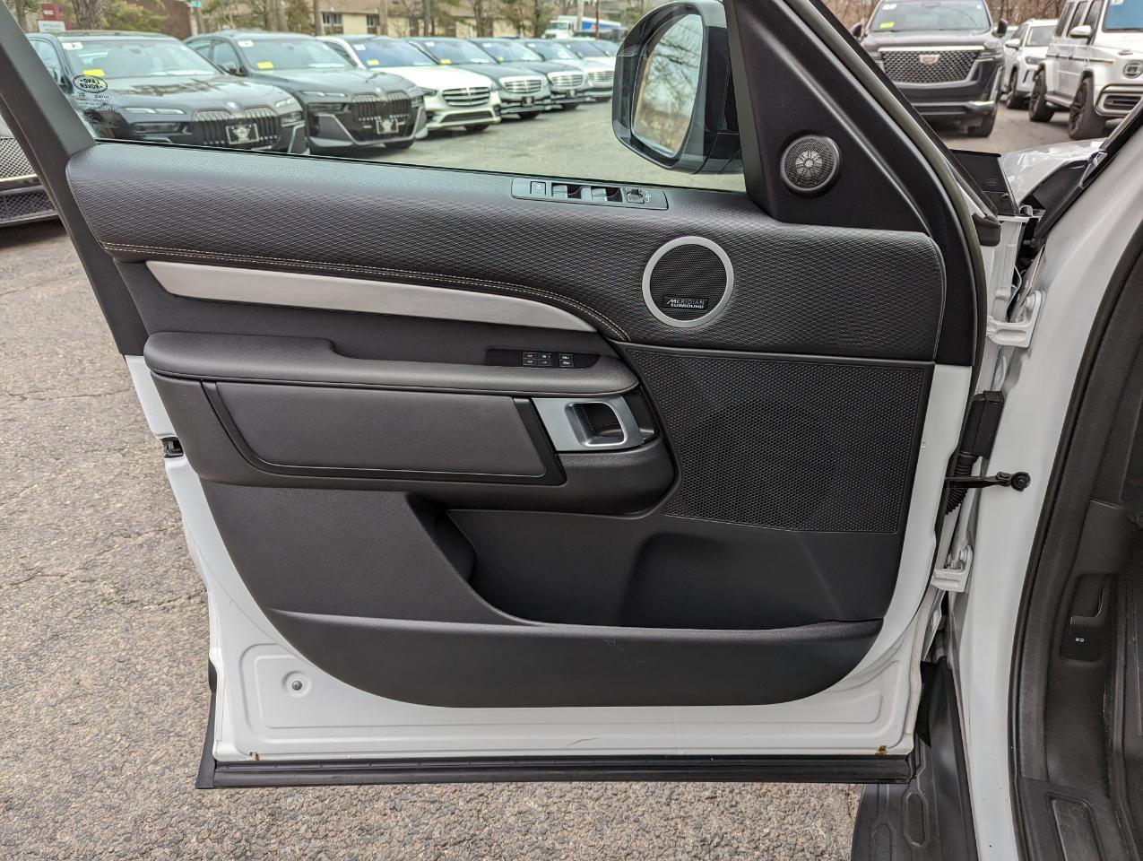 Used 2023 Land Rover Discovery S R-Dynamic image 11