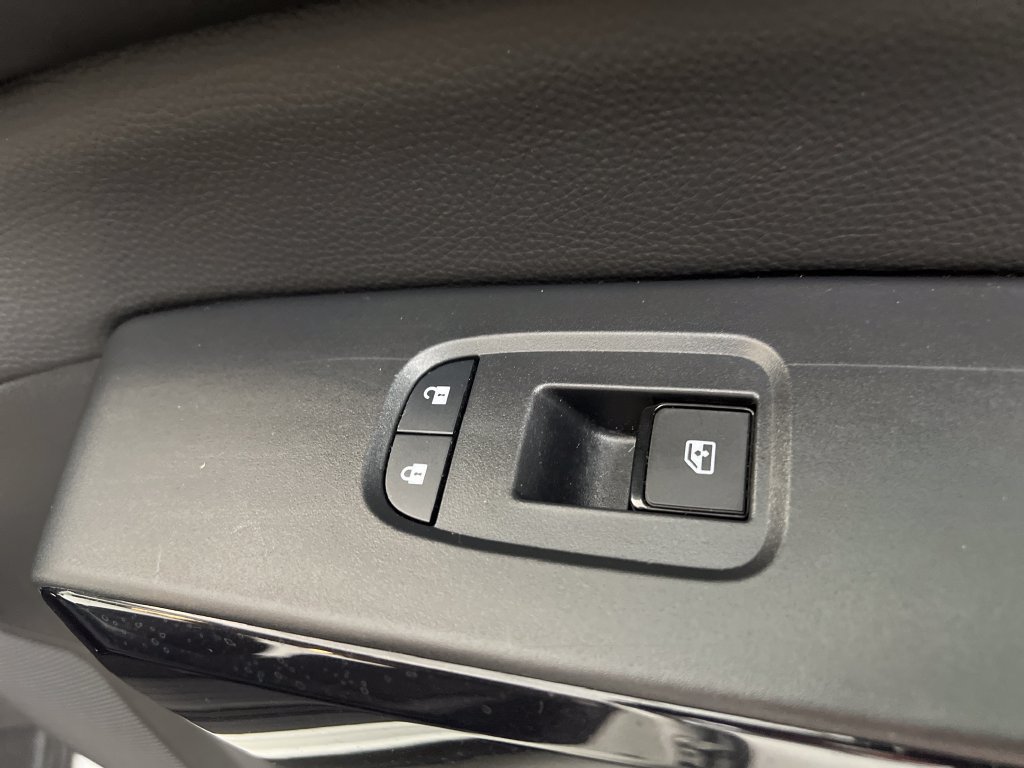 Used 2024 Nissan Pathfinder SV FWD image 31