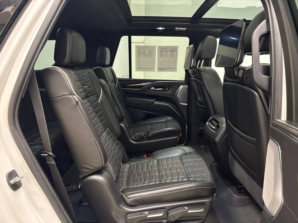 Used 2021 Cadillac Escalade Sport Platinum w/ Heavy-Duty Trailer Package AWD/4WD image 37