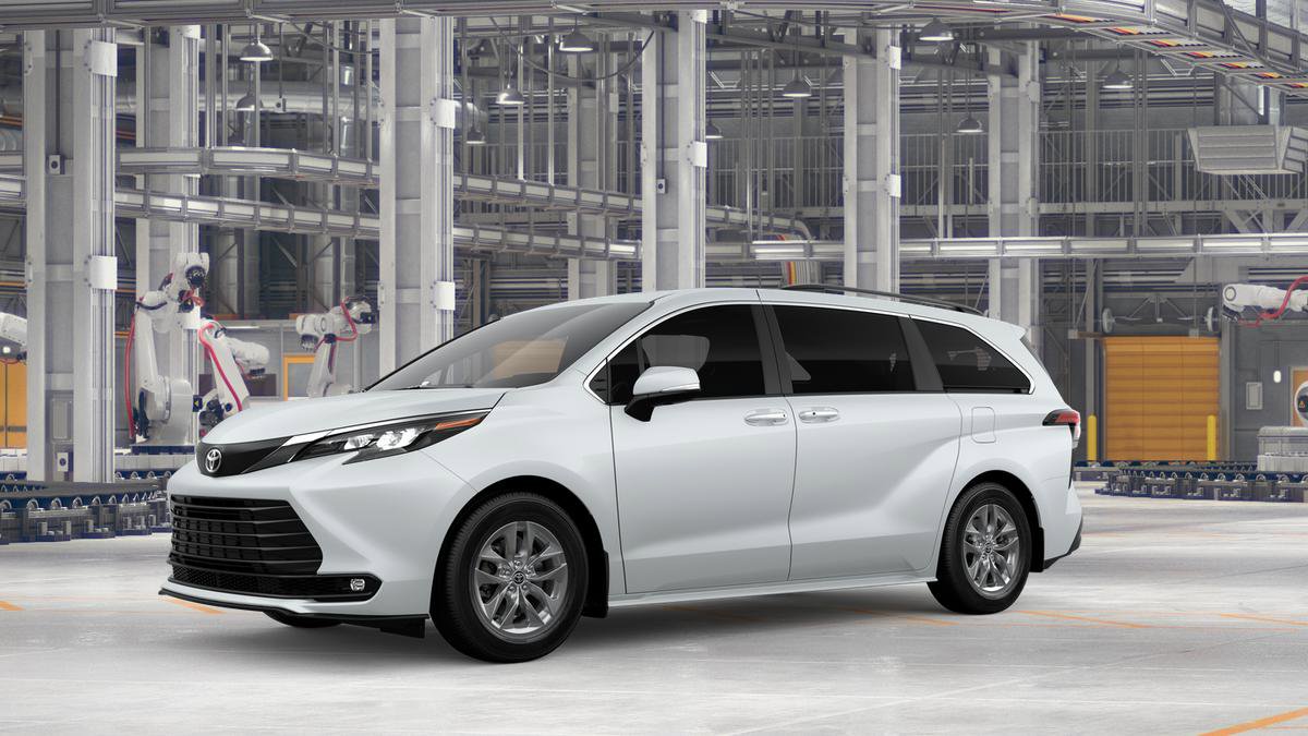 New 2026 Toyota Sienna XLE image 2
