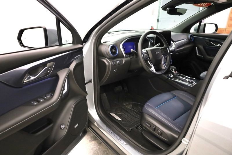 Used 2025 Chevrolet Blazer RS w/ Driver Confidence II Package image 9