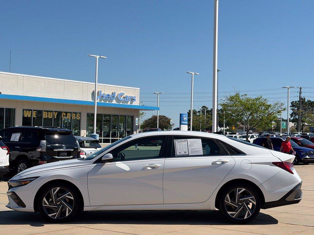 Used 2025 Hyundai Elantra SEL FWD image 8