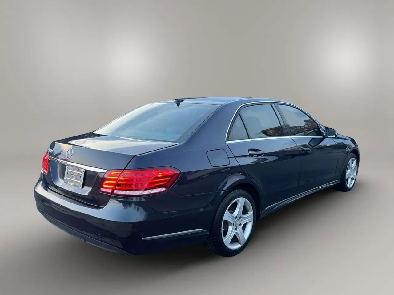 Used 2014 Mercedes-Benz E 350 Sedan image 4