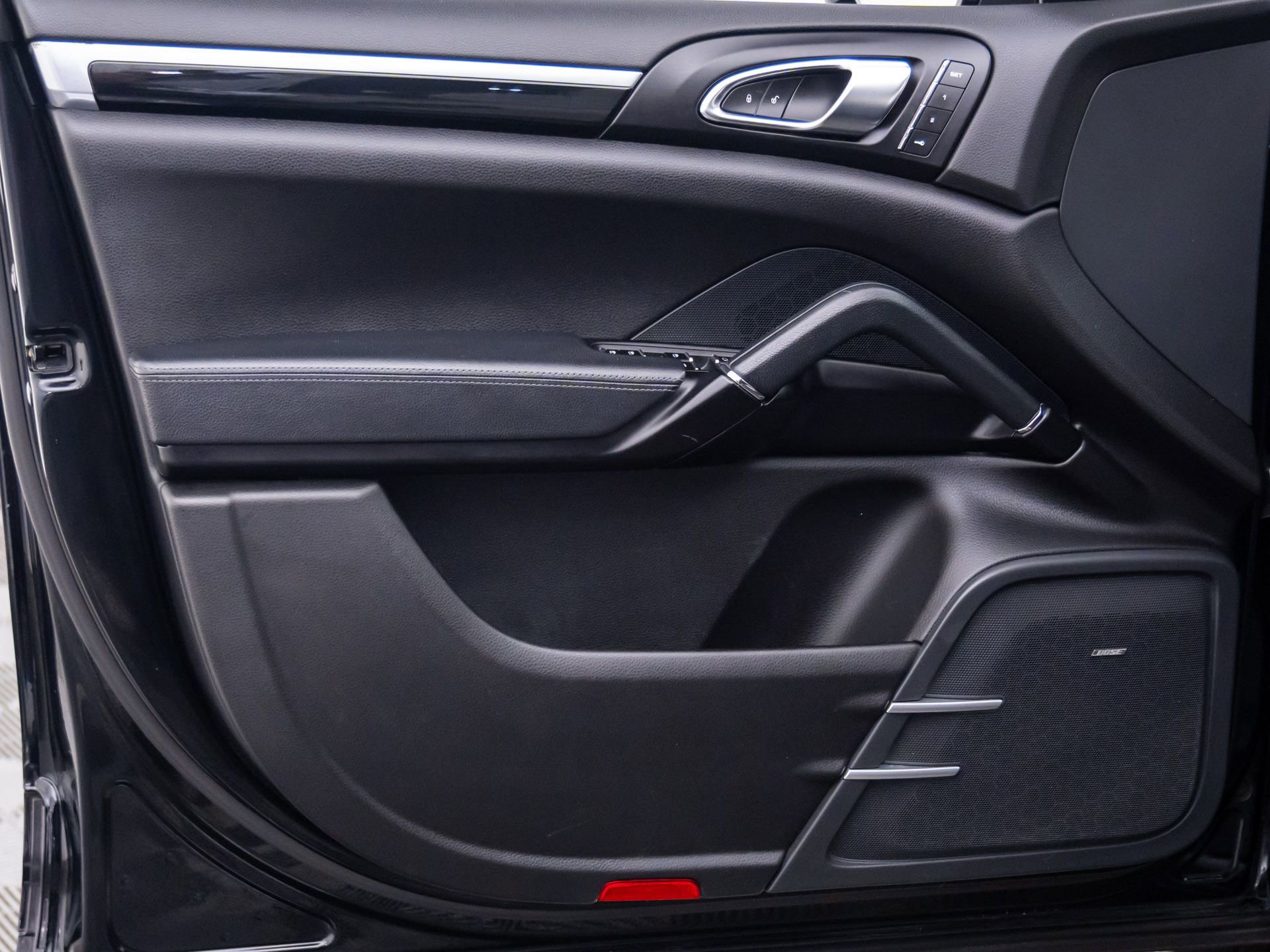 Certified 2017 Porsche Cayenne Platinum Edition image 14