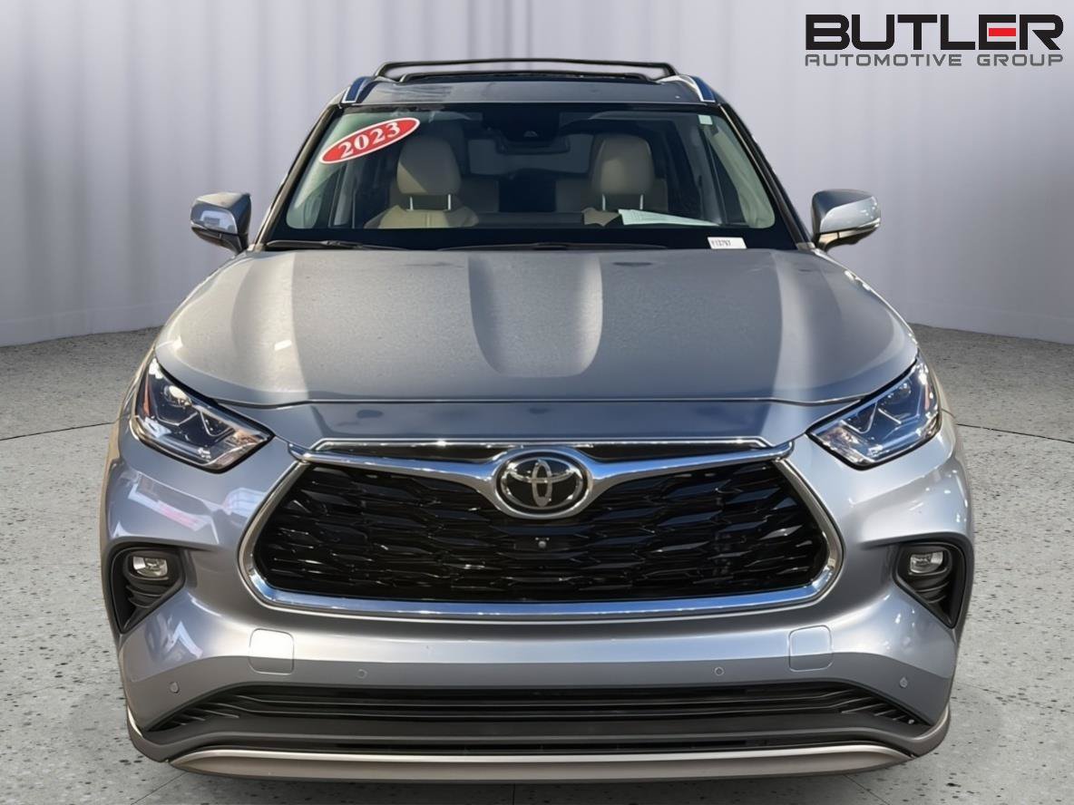 Used 2023 Toyota Highlander Platinum FWD image 9