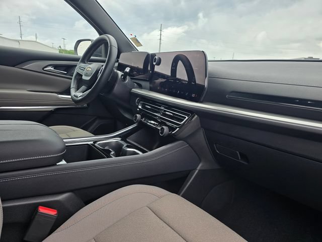 Used 2025 Chevrolet Traverse LT w/ LPO, Floor Liner Package FWD image 22