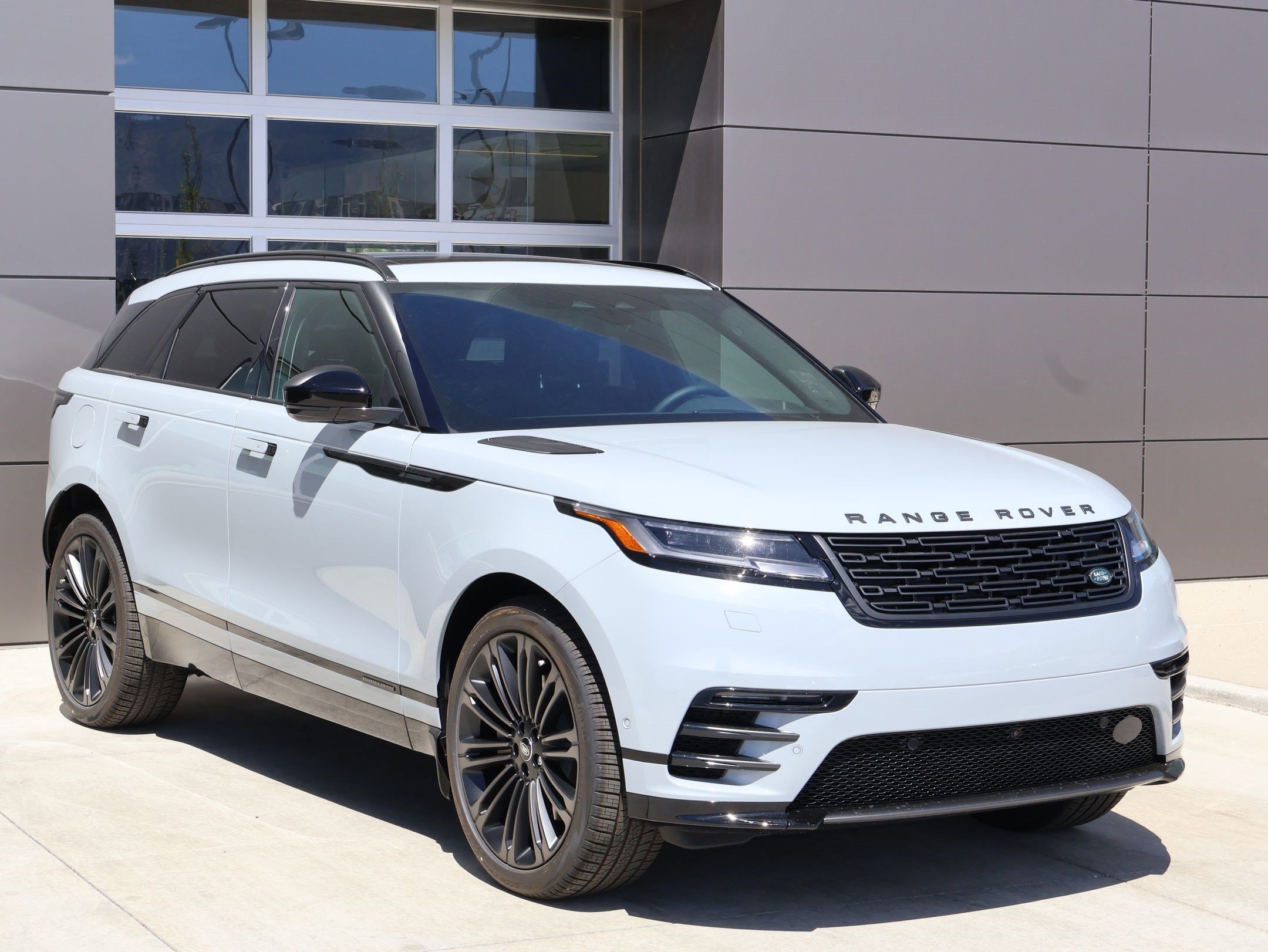 New 2026 Land Rover Range Rover Velar Belgravia AWD/4WD image 3