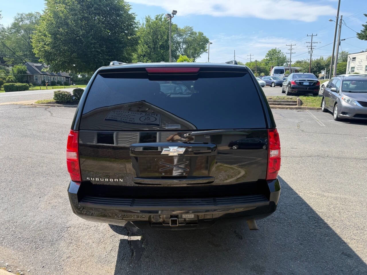 Used 2011 Chevrolet Suburban 2500 w/ Skid Plate Package AWD/4WD image 4