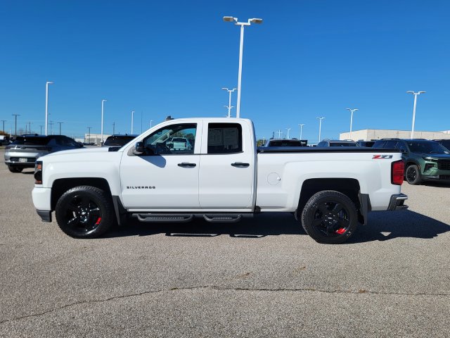 Used 2017 Chevrolet Silverado 1500 LT w/ Redline Edition AWD/4WD image 9