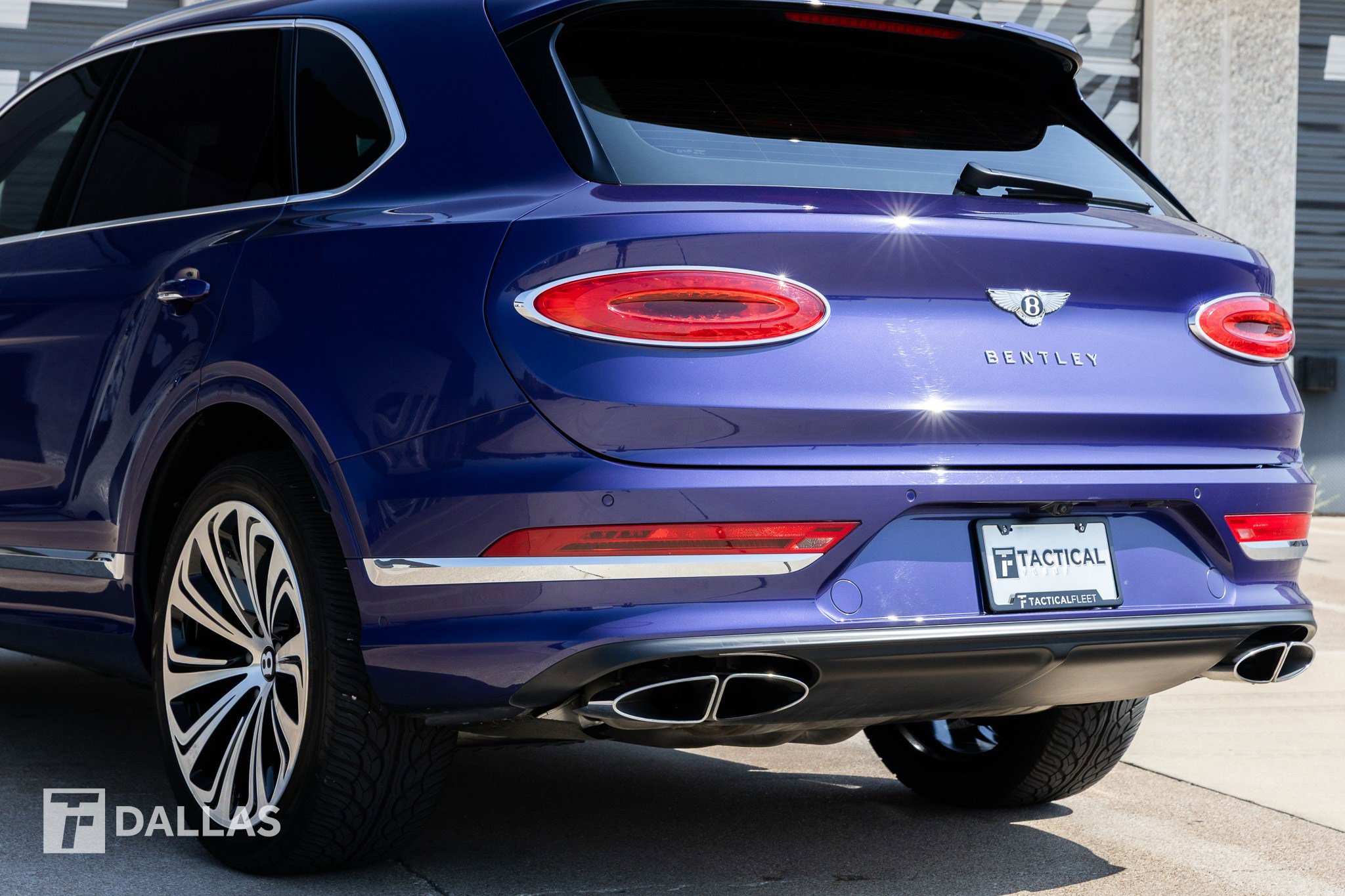 Used 2023 Bentley Bentayga image 13