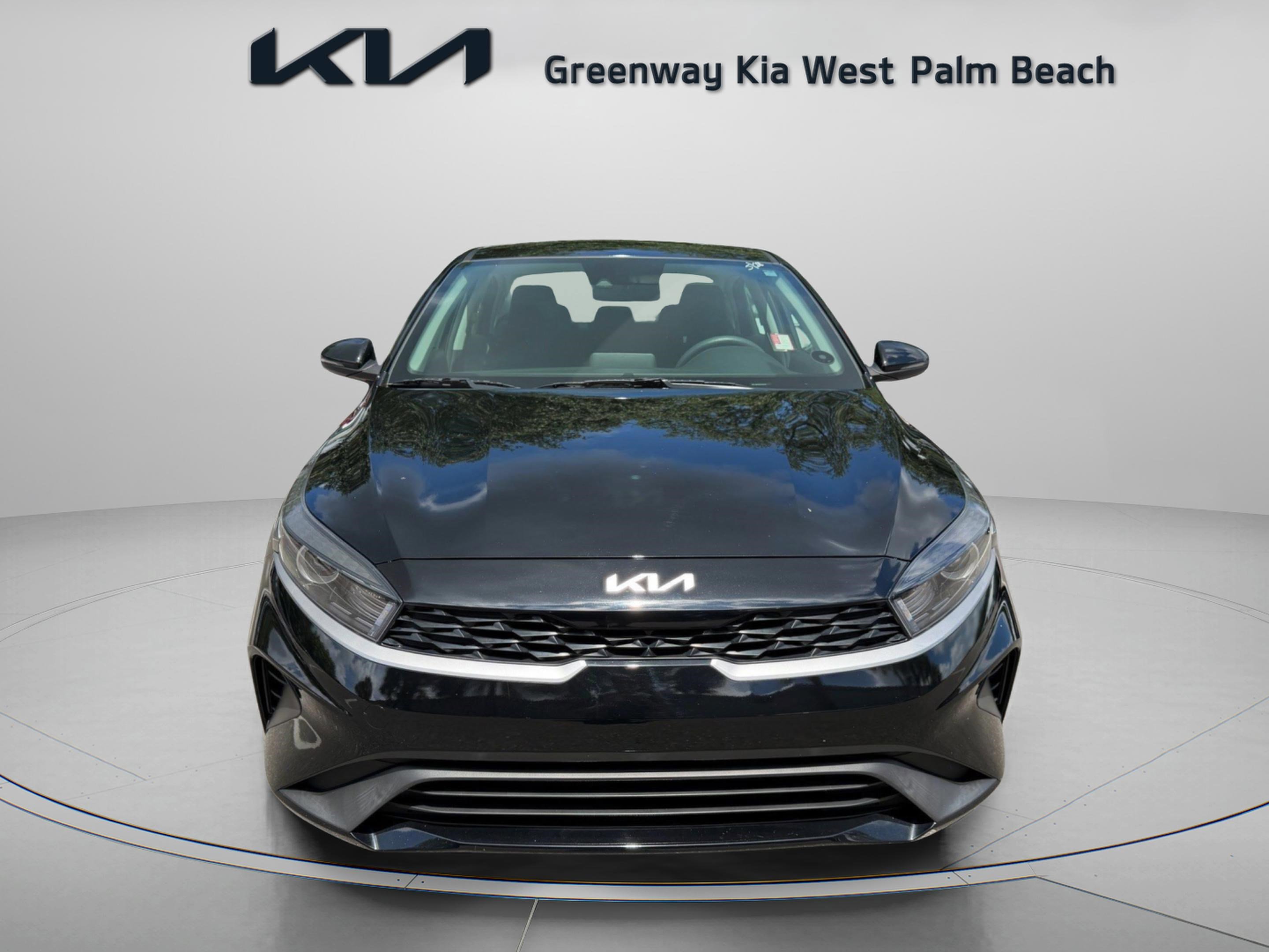 Used 2024 Kia Forte LXS w/ LXS Technology Package FWD image 2