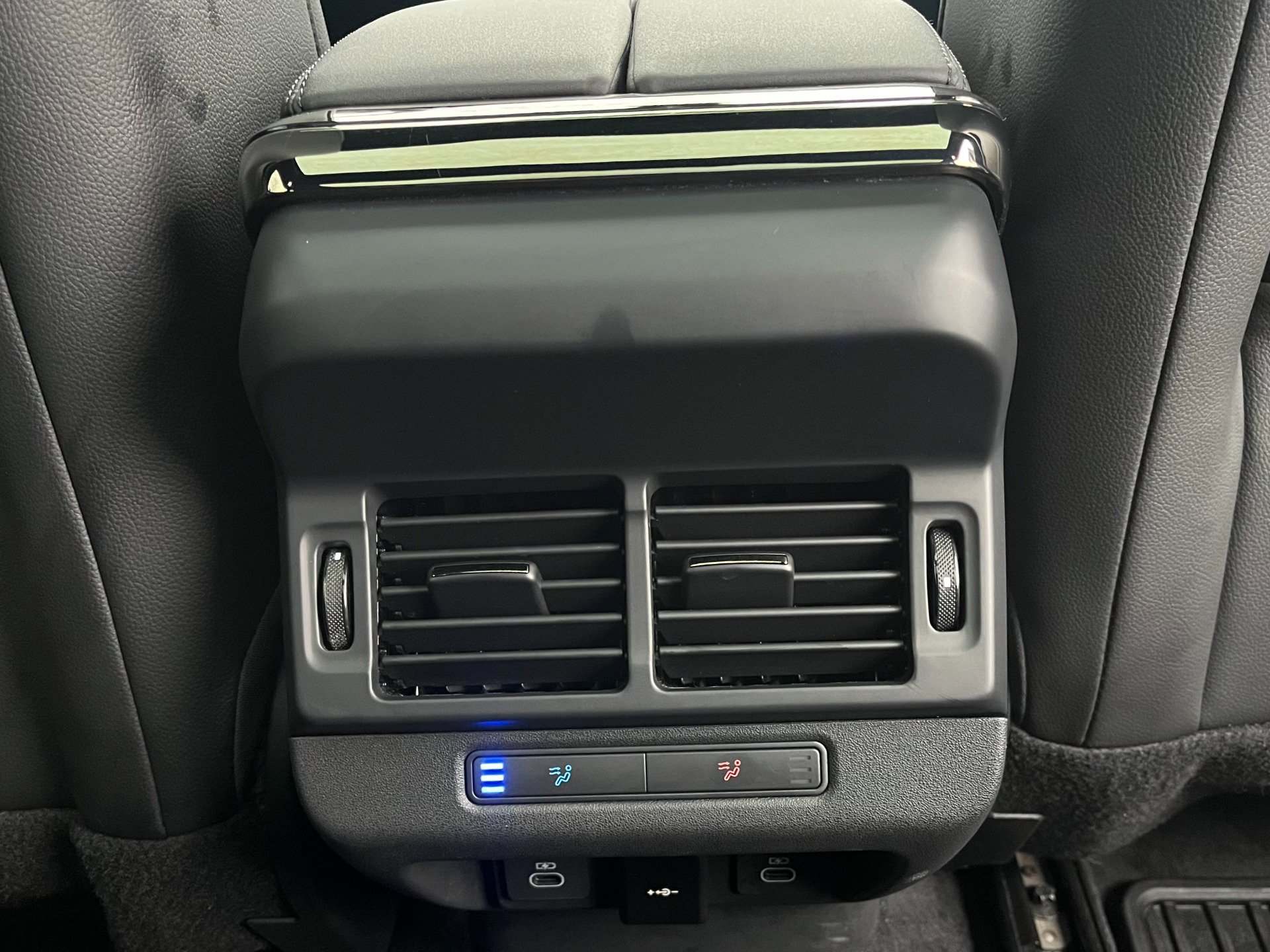 Used 2024 Land Rover Range Rover Evoque Dynamic SE image 42