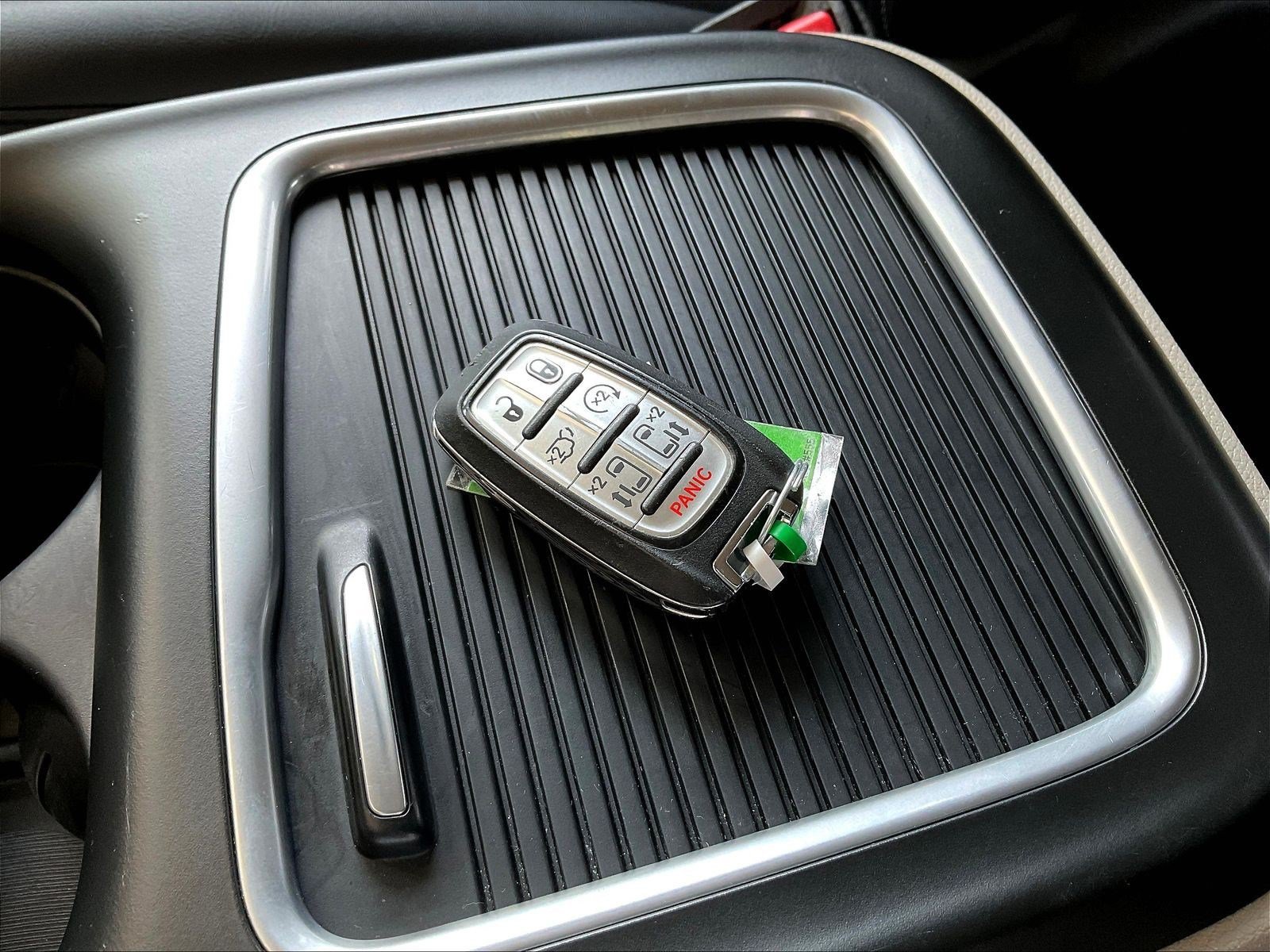 Used 2024 Chrysler Pacifica Touring-L FWD image 33