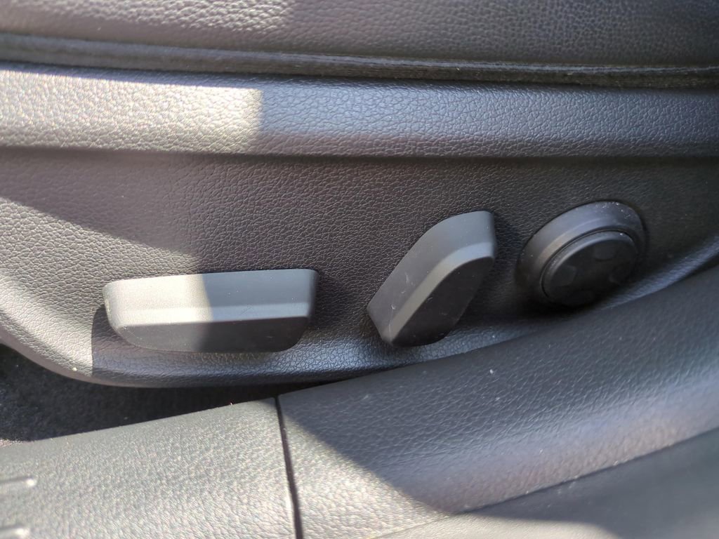 Used 2022 Genesis G70 2.0T RWD image 15