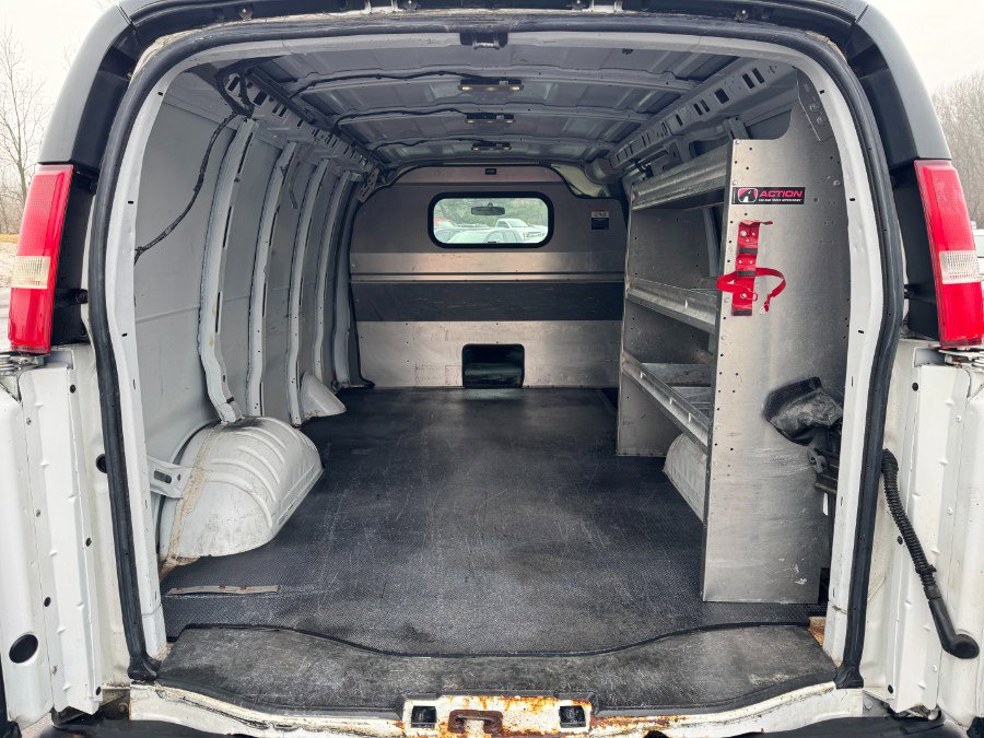 Used 2016 Chevrolet Express 2500 image 16