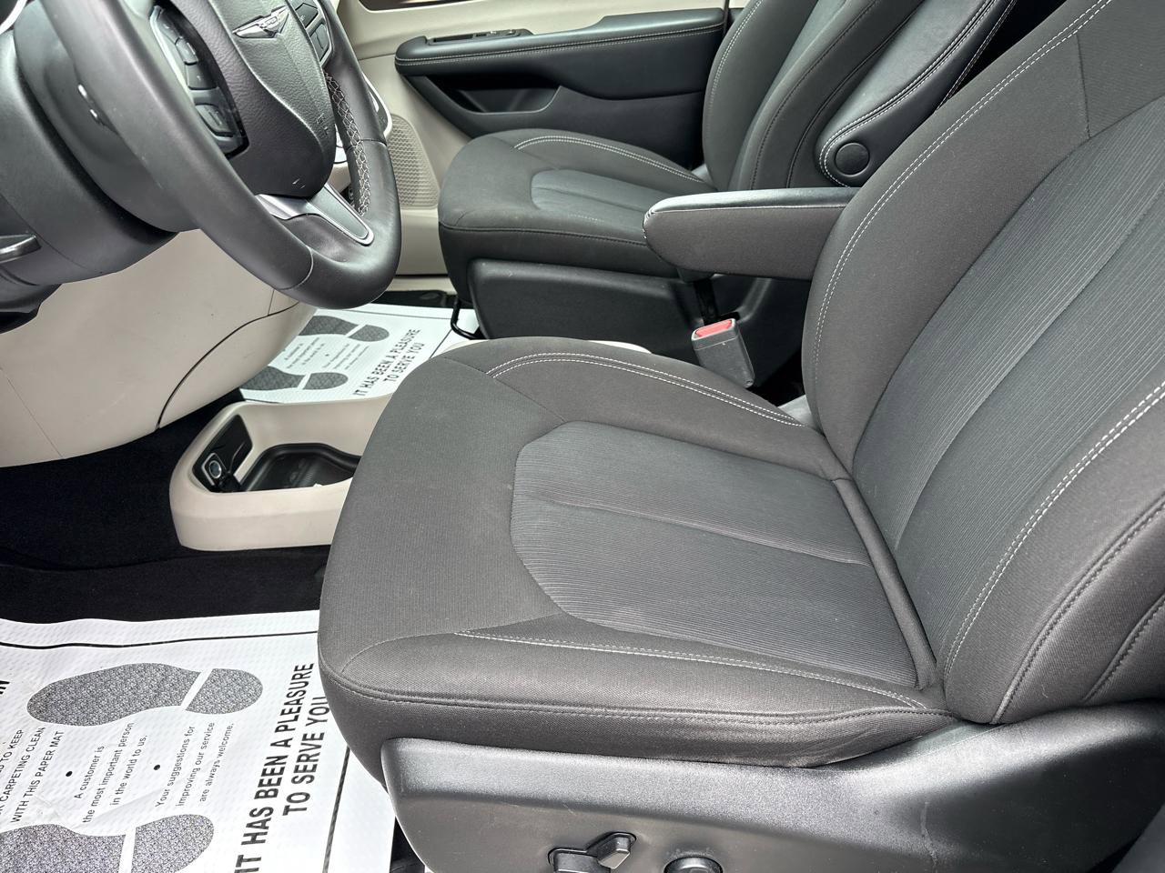 Used 2023 Chrysler Voyager LX FWD image 16