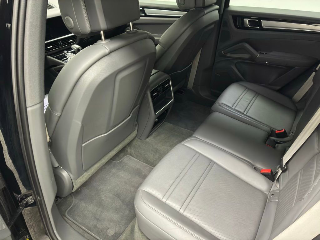 Used 2022 Porsche Cayenne Platinum Edition image 48