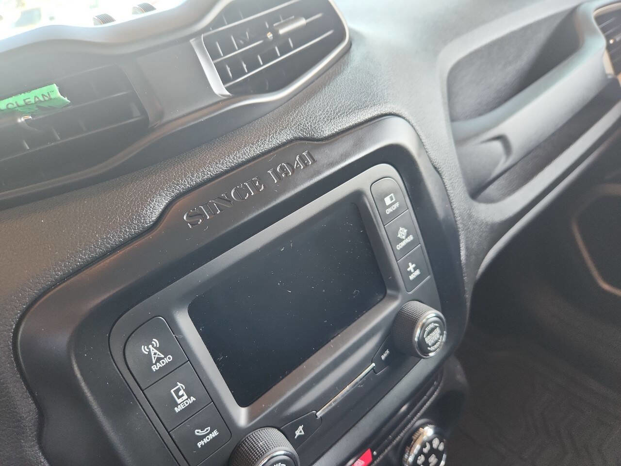 Used 2015 Jeep Renegade Latitude image 11