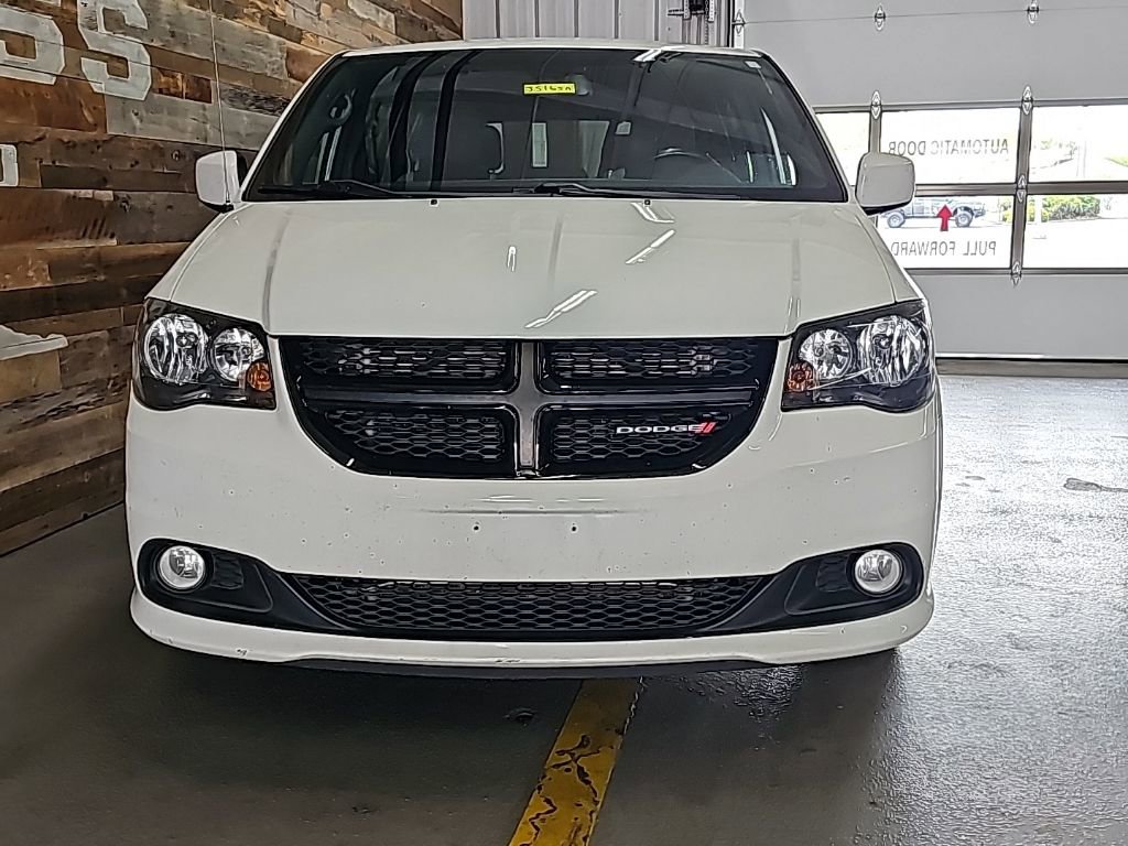 Used 2018 Dodge Grand Caravan SXT w/ Driver Convenience Group image 3