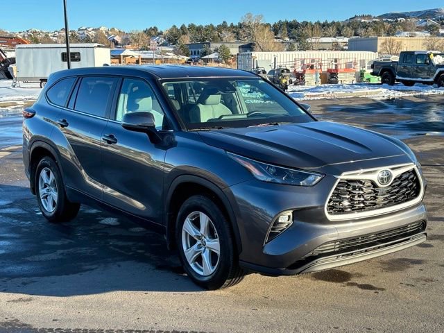 Used 2024 Toyota Highlander LE image 7