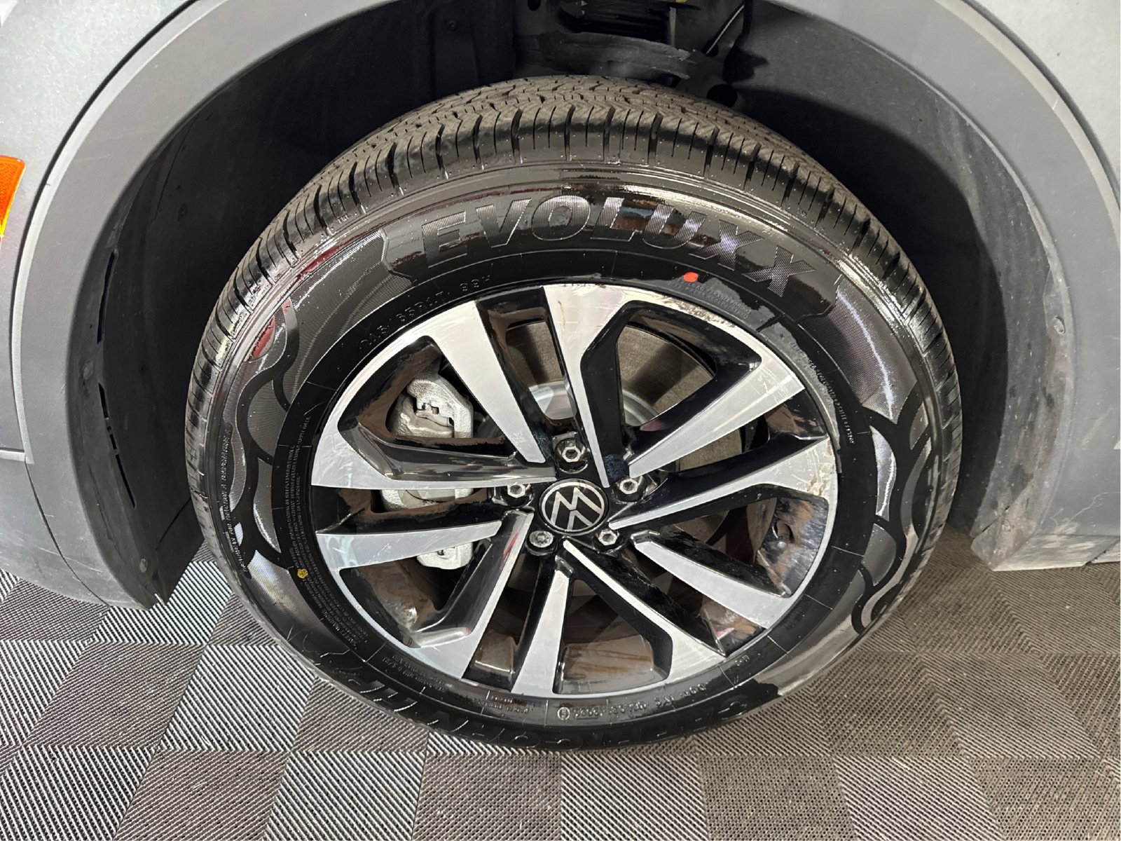 Used 2024 Volkswagen Tiguan S FWD image 31