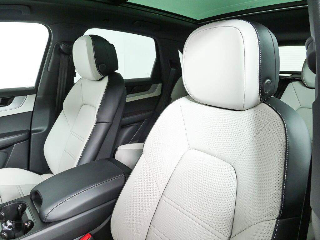 New 2026 Porsche Cayenne AWD/4WD image 5
