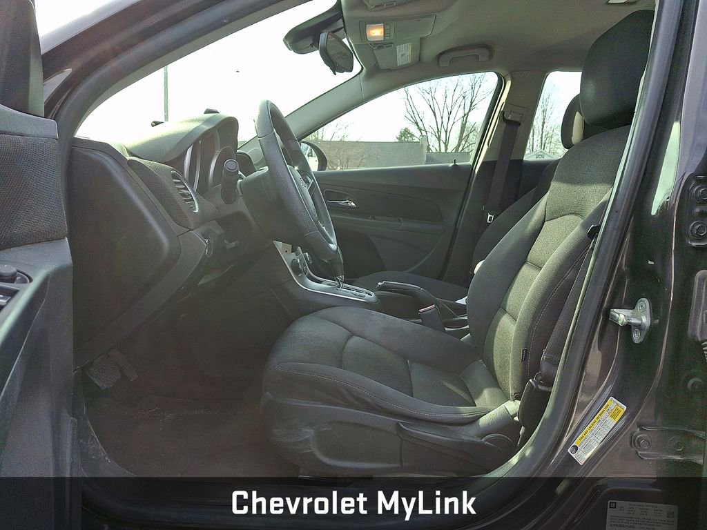 Used 2016 Chevrolet Cruze LT w/ Technology Package image 13