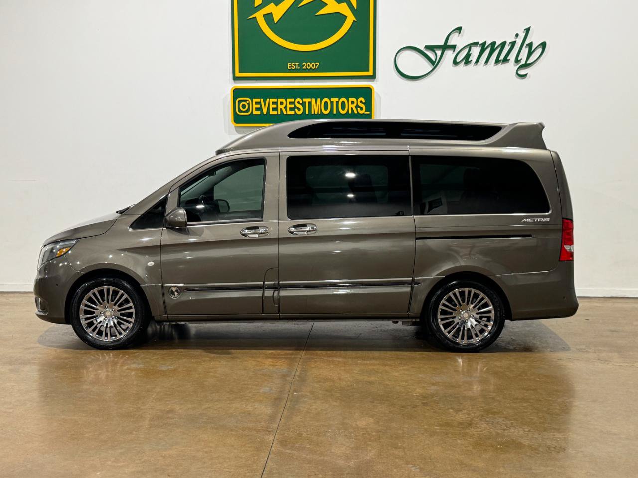 Used 2016 Mercedes-Benz Metris Passenger image 4
