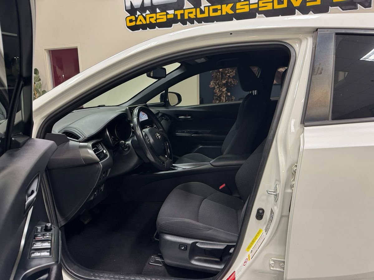 Used 2018 Toyota C-HR XLE image 11