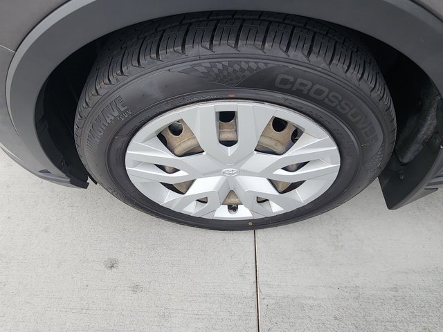 Used 2021 Toyota C-HR XLE image 30