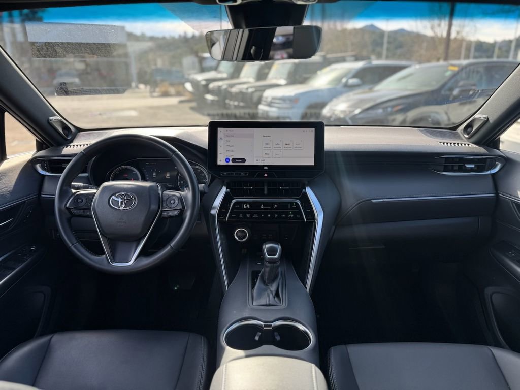Used 2024 Toyota Venza XLE image 14