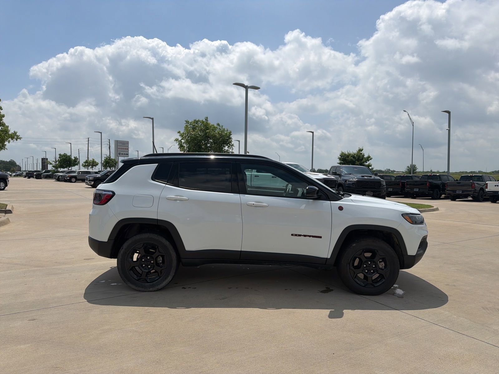 Used 2024 Jeep Compass Trailhawk AWD/4WD image 6