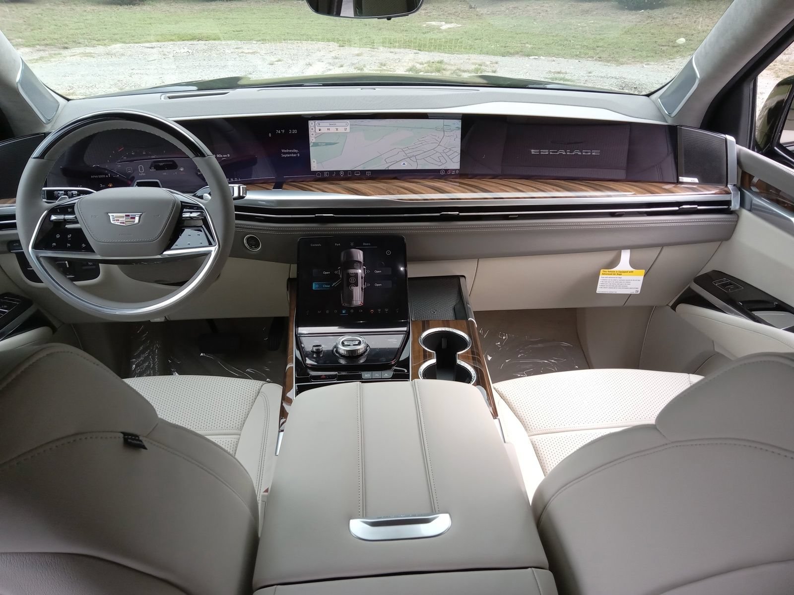 New 2026 Cadillac Escalade ESV Platinum Sport w/ LPO, ONYX Package AWD/4WD image 15