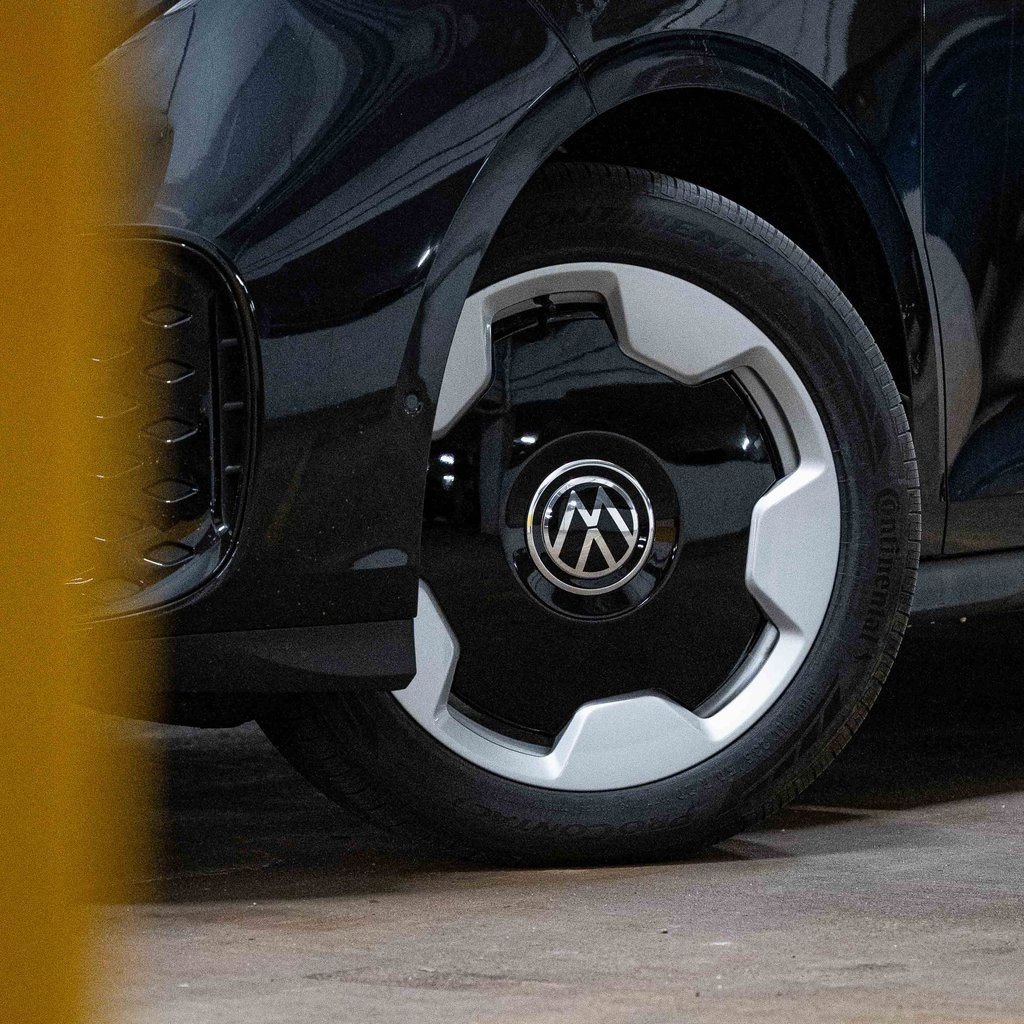 New 2025 Volkswagen ID. Buzz Pro S image 2