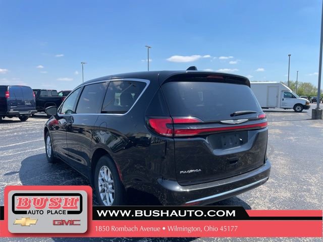 Used 2023 Chrysler Pacifica Touring-L FWD image 5